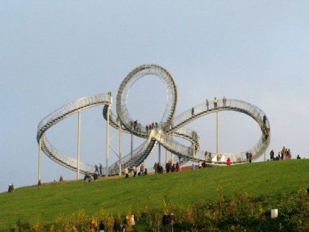 Это называется Tiger & Turtle Magic Mountain Sculpture