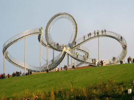 Это называется Tiger & Turtle Magic Mountain Sculpture