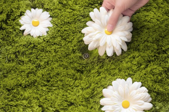 Призываем весну в помещении вместе с The Daisy Garden Interactive Rug